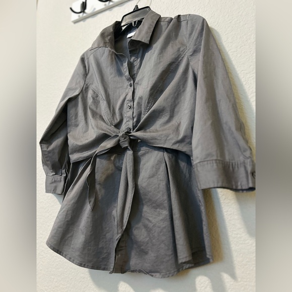 New York & Company Gray Tie Front Button Down Blouse Size Medium EUC - Picture 2 of 5